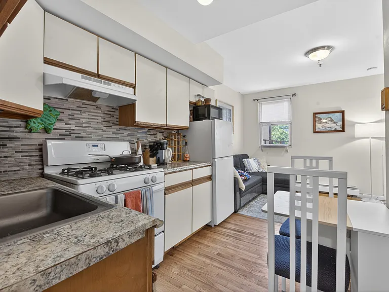 606 Jefferson St #3L — Photo 4