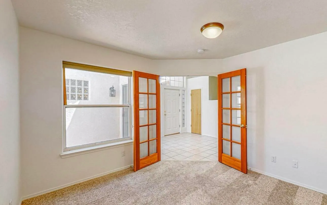 3 bed, 2.0 bath, 1966 sqft, $2,450 — Photo 4