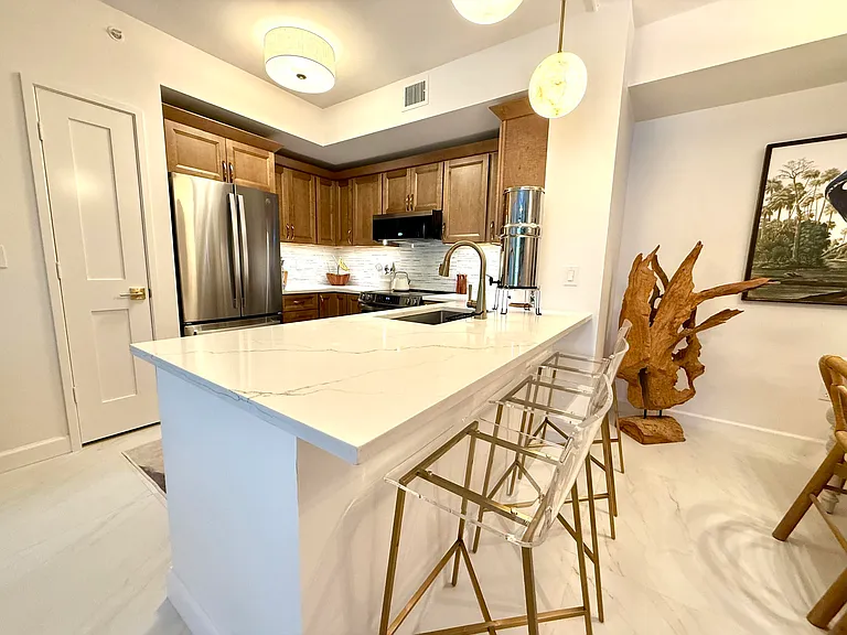 780 Sapodilla Ave #207 — Photo 8