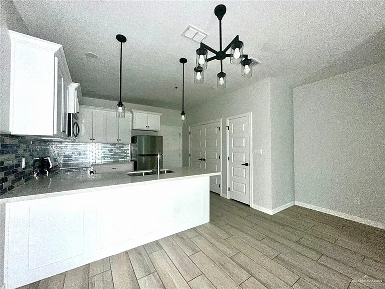 4614 W Huckleberry St — Photo 6