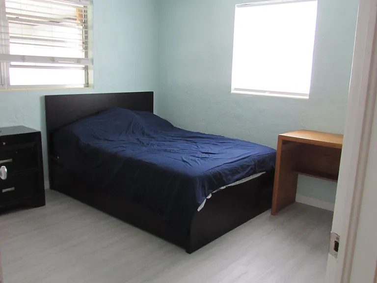 18 SE 44th St #3 — Photo 23