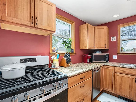 4th image of 204 S 1st St