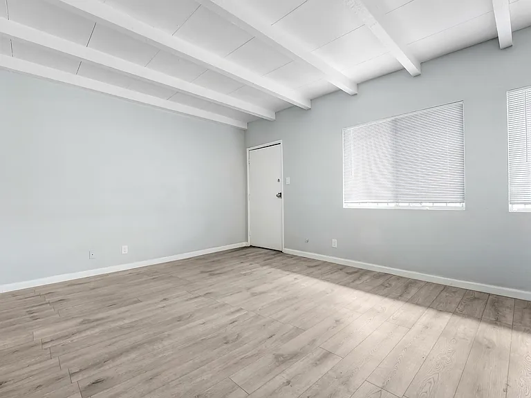 11426 S Budlong Ave #6 — Photo 4