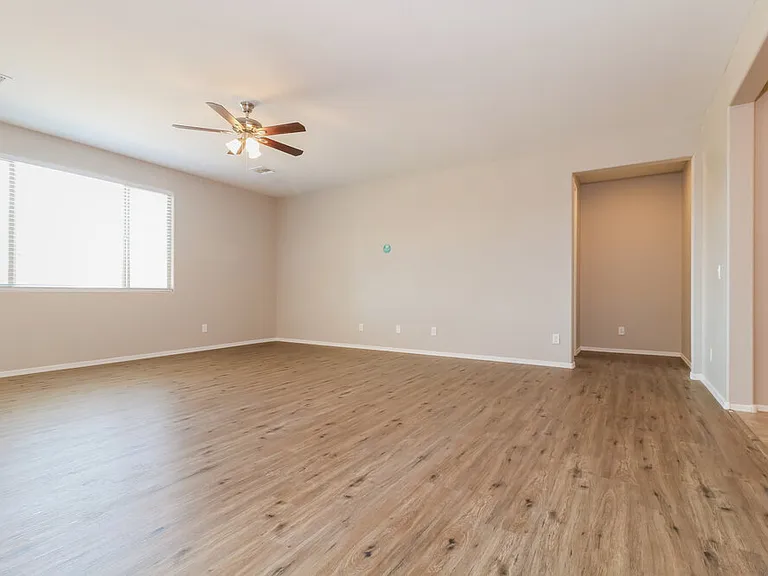 6114 S 30th Ln — Photo 3