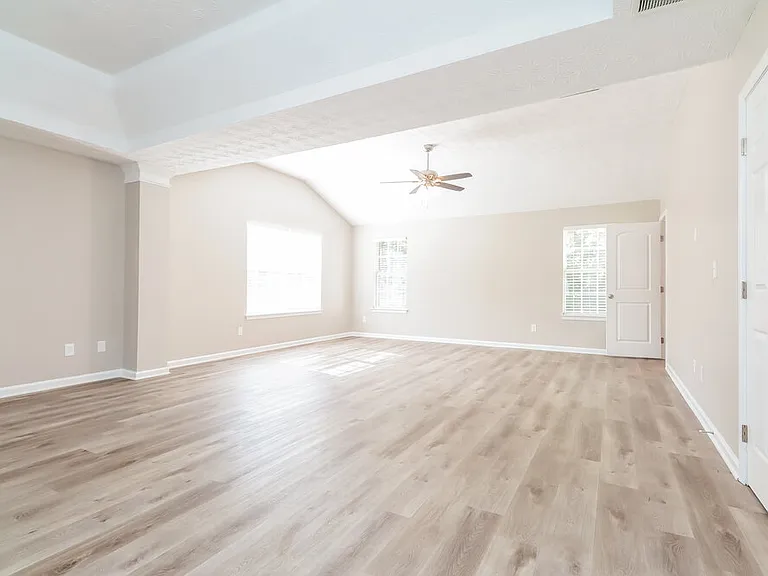 1085 Ivey Ln — Photo 11