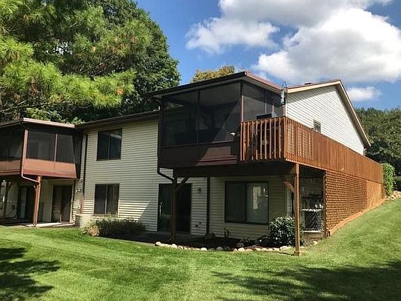 2nd image of 8779 Courtland Dr NE