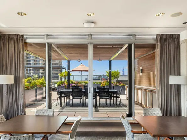 300 East 40th Street image 12 of 16