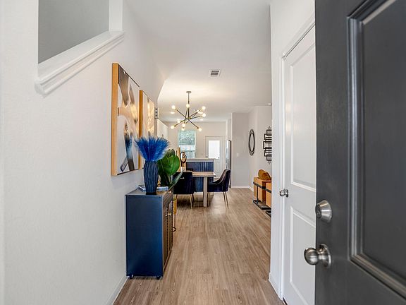 2nd image of 10477 Pineland Dr