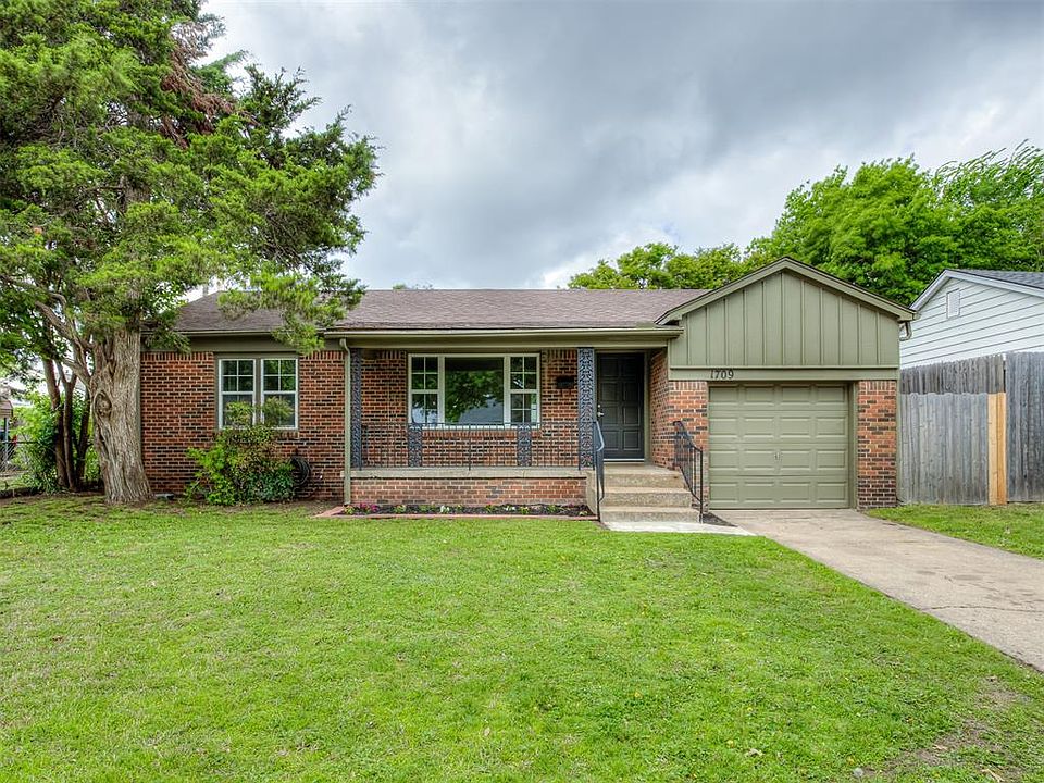 1st image of 1709 Manor Dr