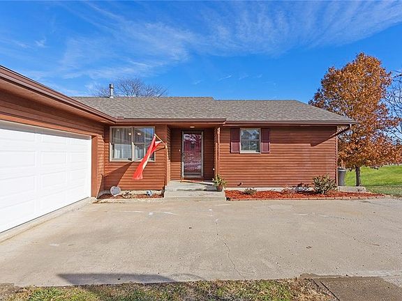 2nd image of 2040 Lincoln Ln