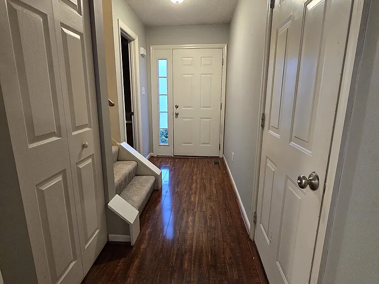 115 Westbrooke Ln — Photo 2