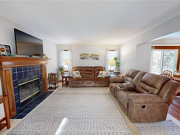 4th image of 3149 Winsted Dr