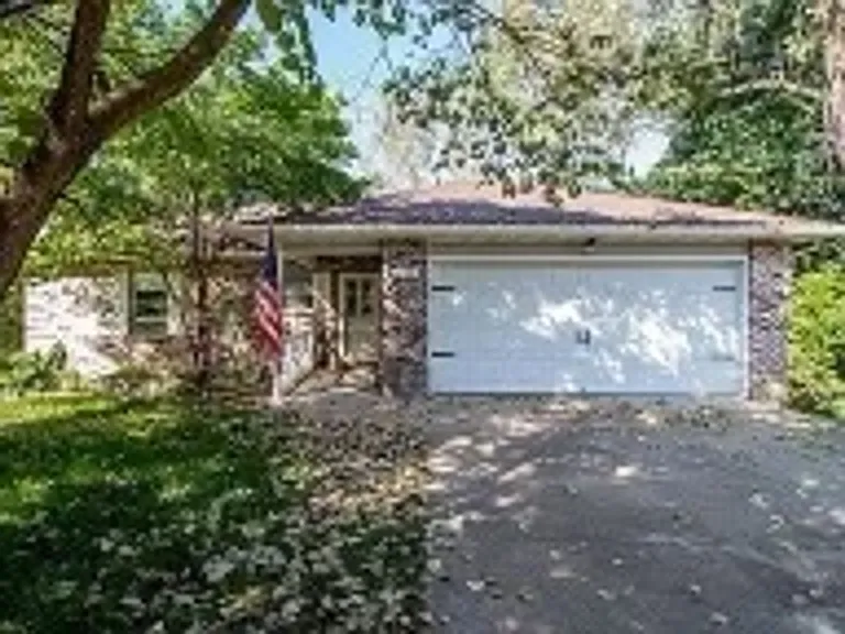 2300 S Hastings Ct — Photo 1