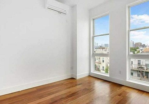 4th image of 215 Green St #3A