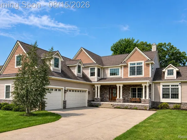 224 W Auburn Trl, Brighton, MI 48114