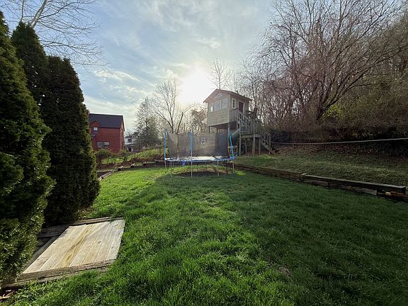 4th image of 2804 Brant Ave