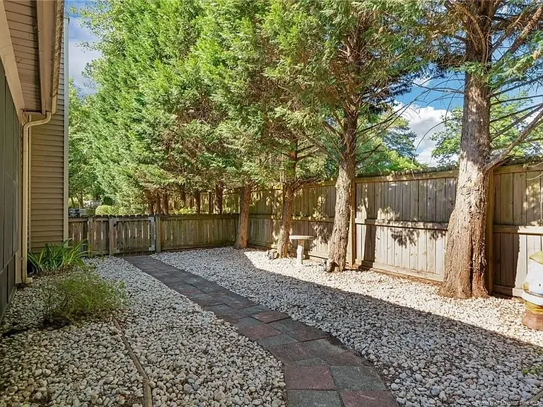 2636 Burke Ln — Photo 15