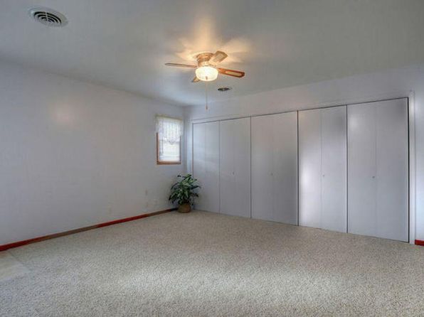 302 Greenview Dr