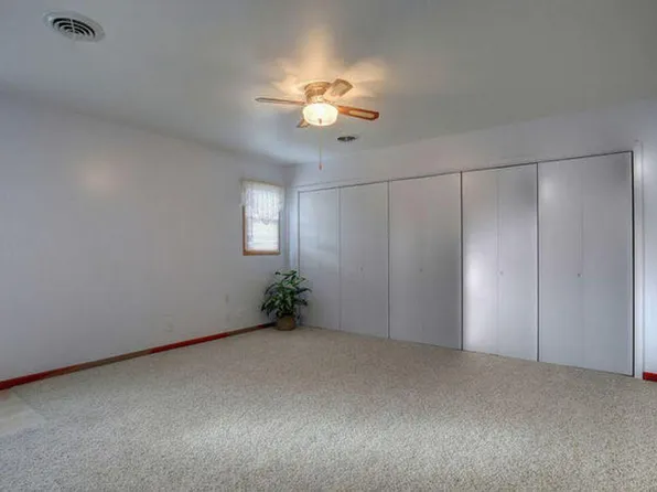 302 Greenview Dr, Urbana, IL 61801