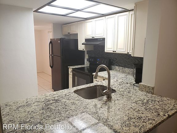 4th image of 7842 Niagara Ave