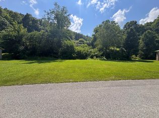 111-115 Stoney Brook Dr, Van Lear, KY 41265