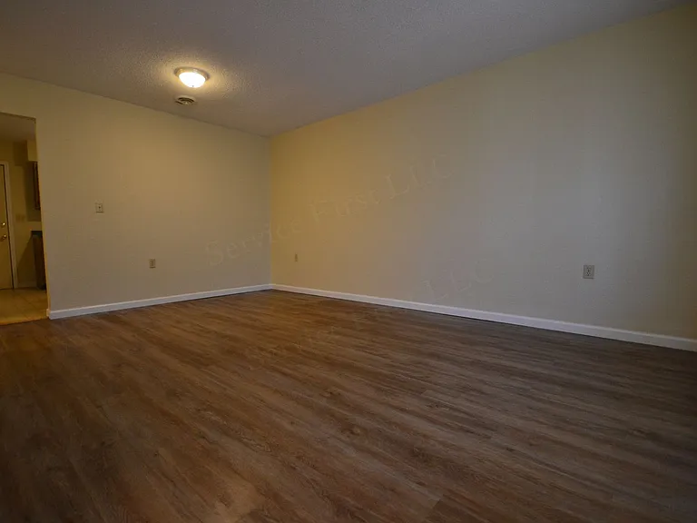 503 Broad St — Photo 6