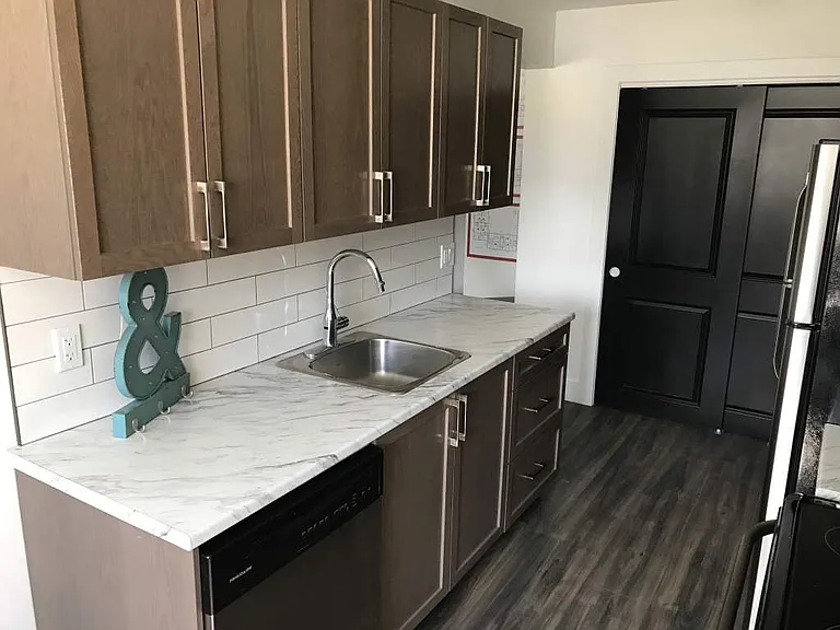 154 Erb St E — Photo 5