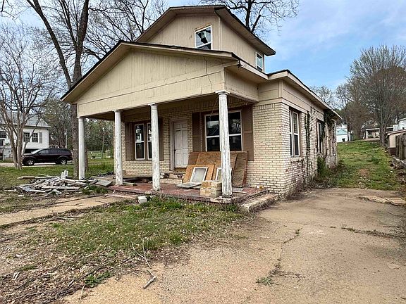 3rd image of 311 W Court Ave