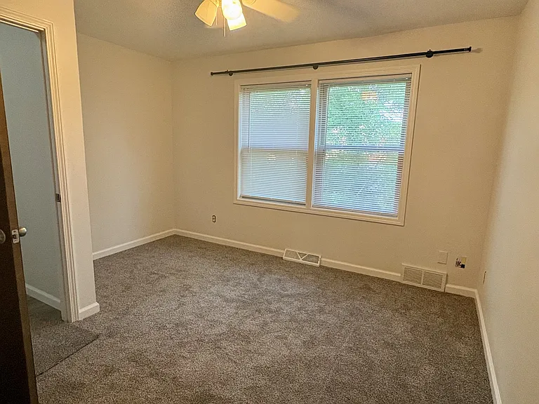 1507 S Olde Hickory Rd — Photo 5