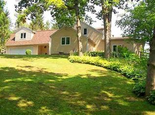 2088 Blackhawk Ln, Dixon, IL 61021