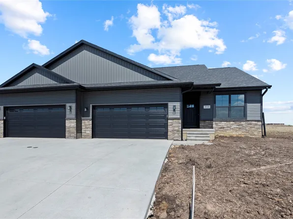 3930 Quail Trail Dr, Marion, IA 52302