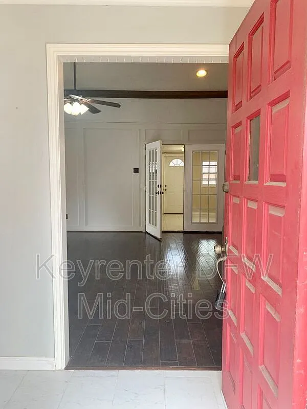 4 bed, 2.5 bath, 2095 sqft, $2,750 — Photo 2