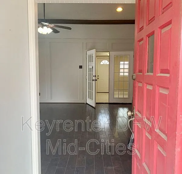 505 E Scotland Dr — Photo 2