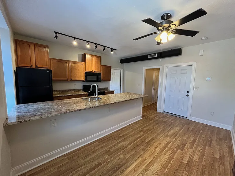 912 Portland St #3 — Photo 2