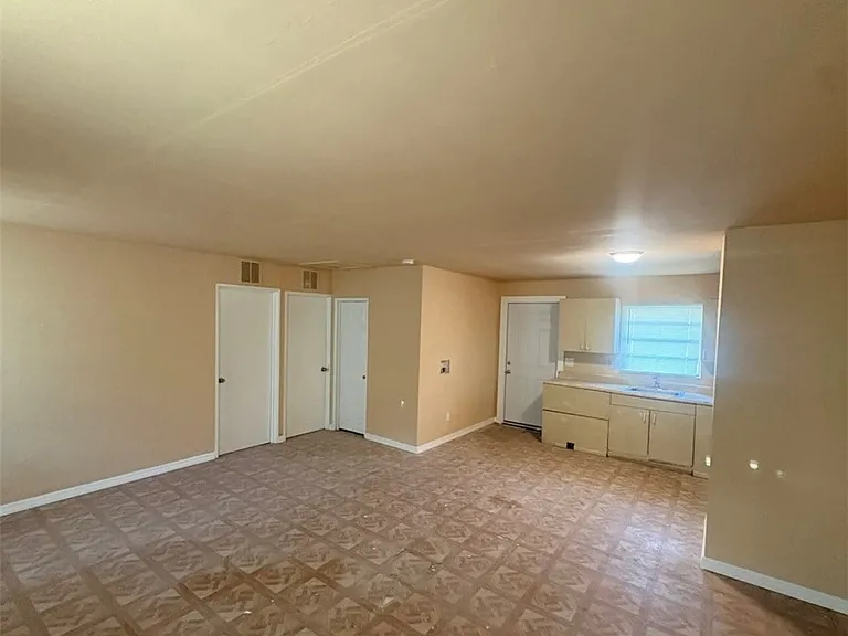 227 Maria St — Photo 12