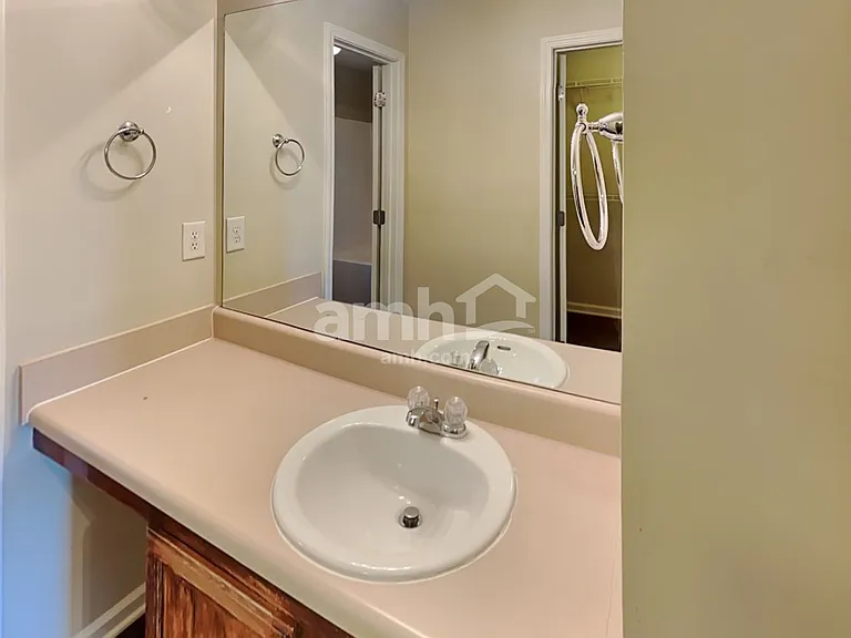 1509 Locomotive Dr NE — Photo 12
