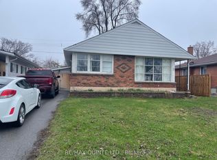 27 1st Ave, Quinte West, ON K8V 4C2