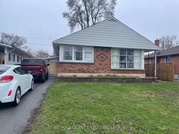 27 1st Ave, Quinte West, ON K8V 4C2