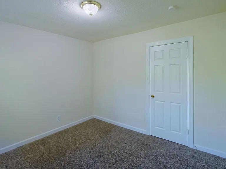 Colony Apartments — Photo 7