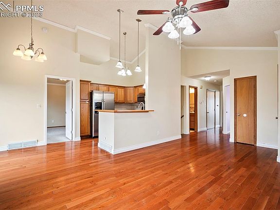 4th image of 8360 Candon Dr