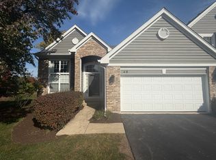 48 Wellesley Cir, Northbrook, IL 60062