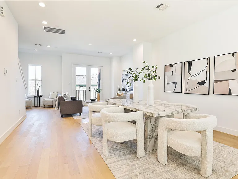 1020 W 15th 1/2 St #B — Photo 18