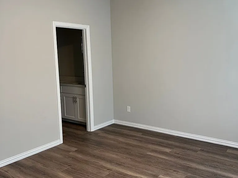 212 Wayside Ct — Photo 6