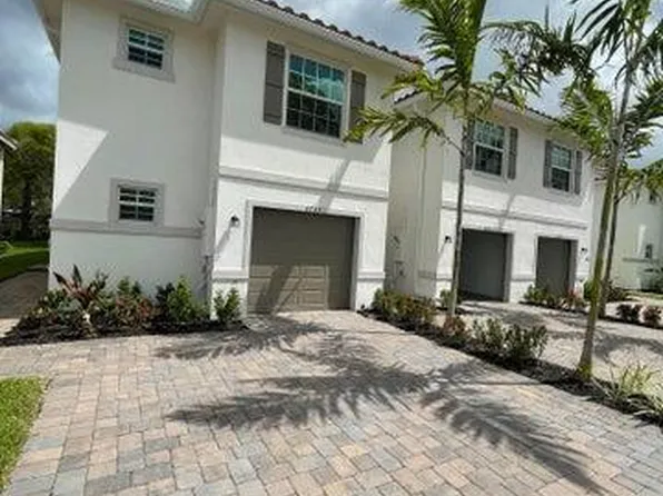 6737 Broadwater Ln, Lake Worth, FL 33467