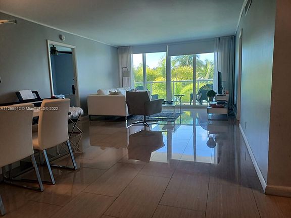 5th image of 100 Bayview Dr APT 221