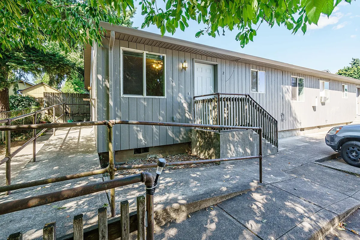 Building Photo - 1835 SE 7th Ave #2
