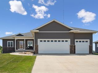 5104 William Dr, Waterloo, IA 50701