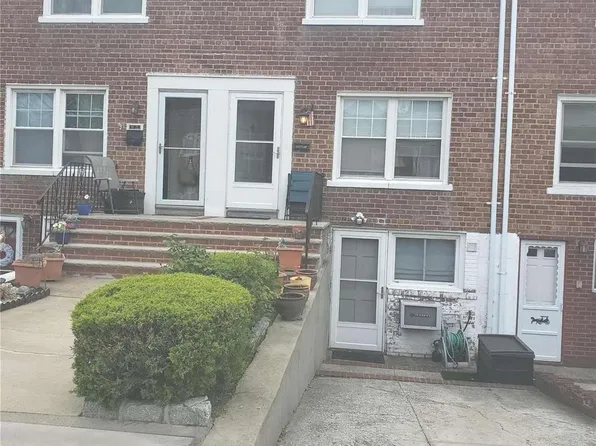 86-20 256th Street, Floral Park, NY 11001