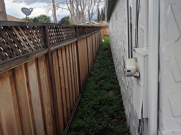 2nd image of 916 Harliss Ave