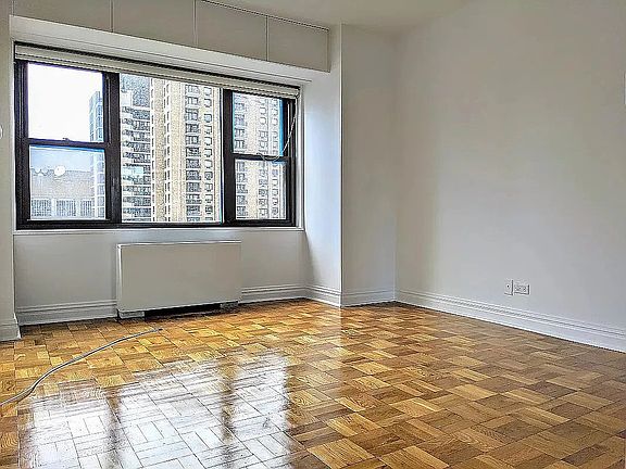4th image of 20 W 64th St APT 15M